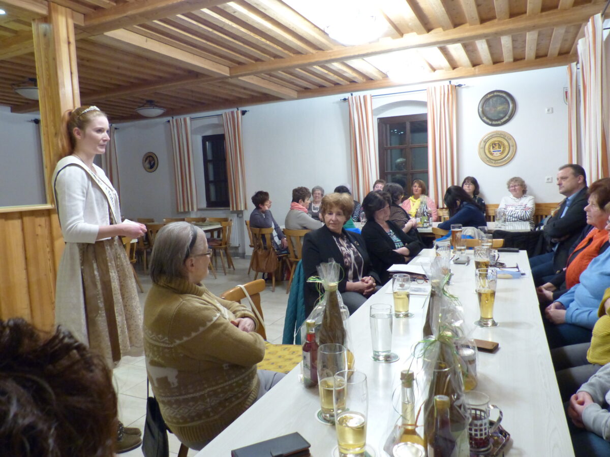 Holunderkönigin in Döllnitz zu Besuch