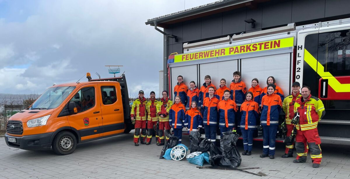 Jugendfeuerwehr Parkstein räumt auf