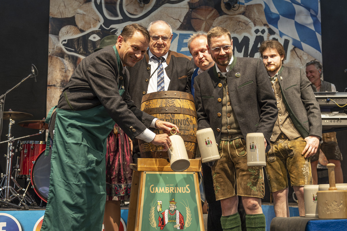O’zapft is! Das Frühlingsfest Weiden ist eröffnet