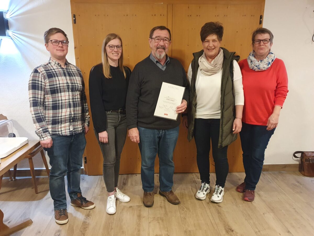 Genossen ehren ihre treuen Mitglieder