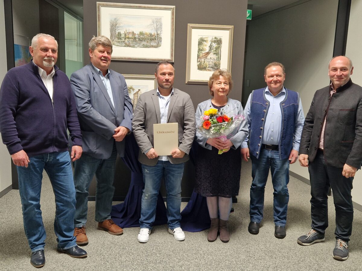 Ein treues Trio: 100 Jahre Dienstzeit für die VG Weiherhammer