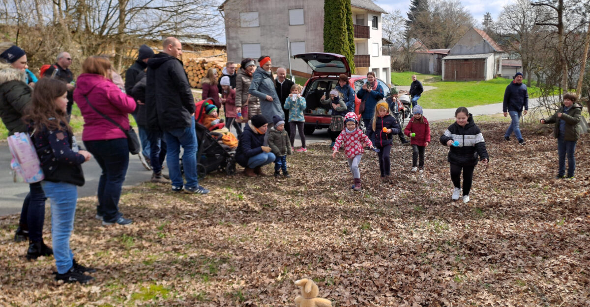 Andacht und Ostereierspiele