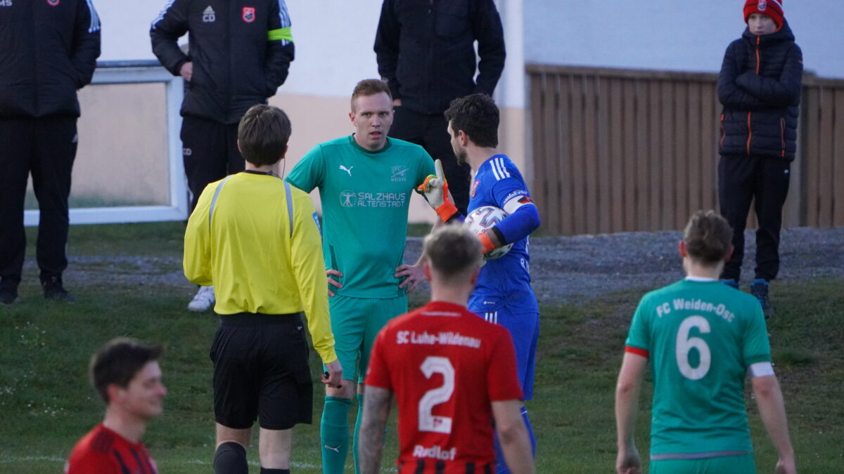 Bezirksliga: FC Weiden Ost ertrotzt beim Spitzenreiter SC Luhe-Wildenau einen Punkt