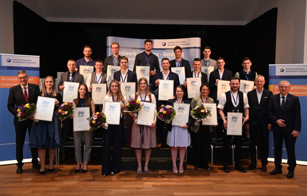 Zwei Nordoberpfälzer gehören zu den Top-Absolventen