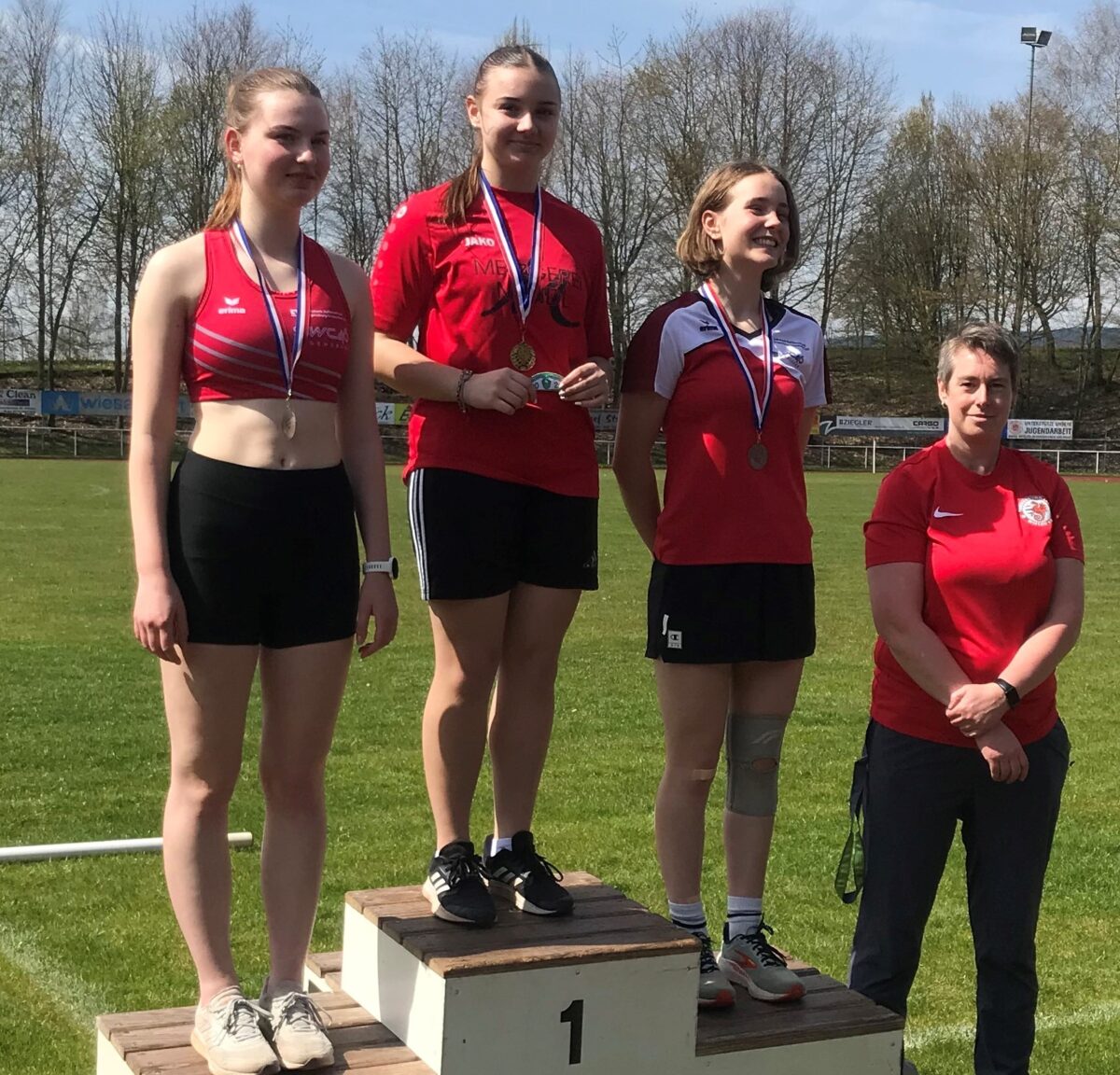 Lena Grötsch wird mit persönlicher Bestweite Oberpfalzmeisterin im Speerwurf