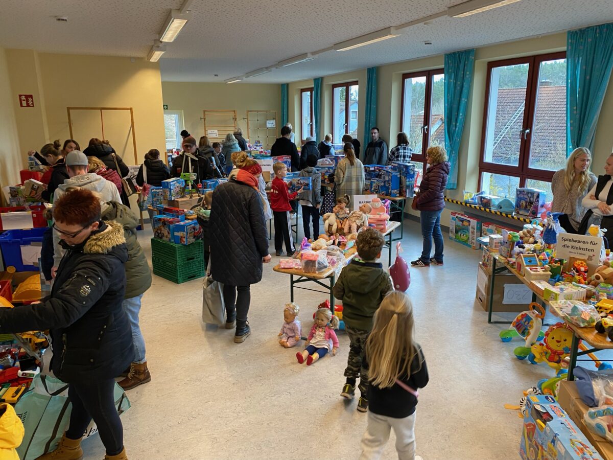 Super Erlös des Spielzeugbasars Hütten