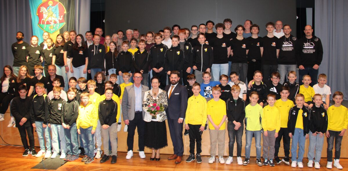 Stadt Neustadt ehrt erfolgreiche Sportler