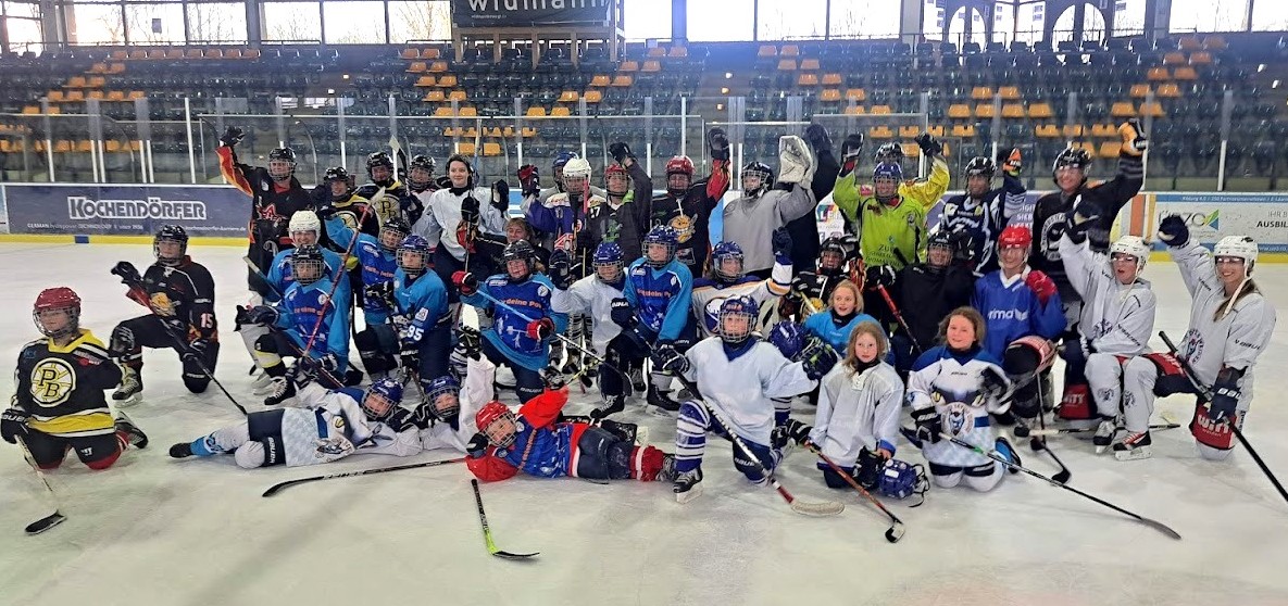 Blue Devils Weiden: Erstes Damentraining löst Riesen-Begeisterung aus