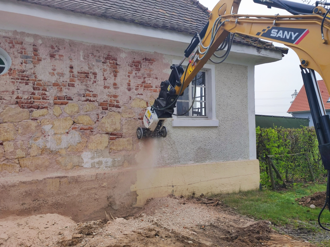 Sanierungsarbeiten am Leichenhaus haben begonnen