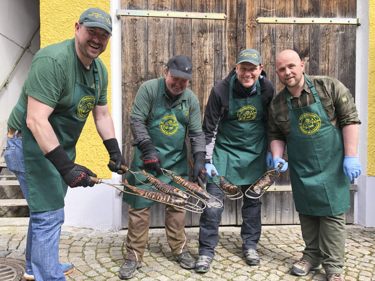 Fischer feiern zwei Tage in Neuhaus