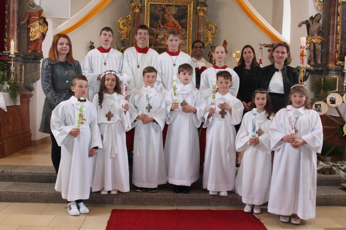 Kinder feiern mit "Jesus in der Mitte" Erstkommunion