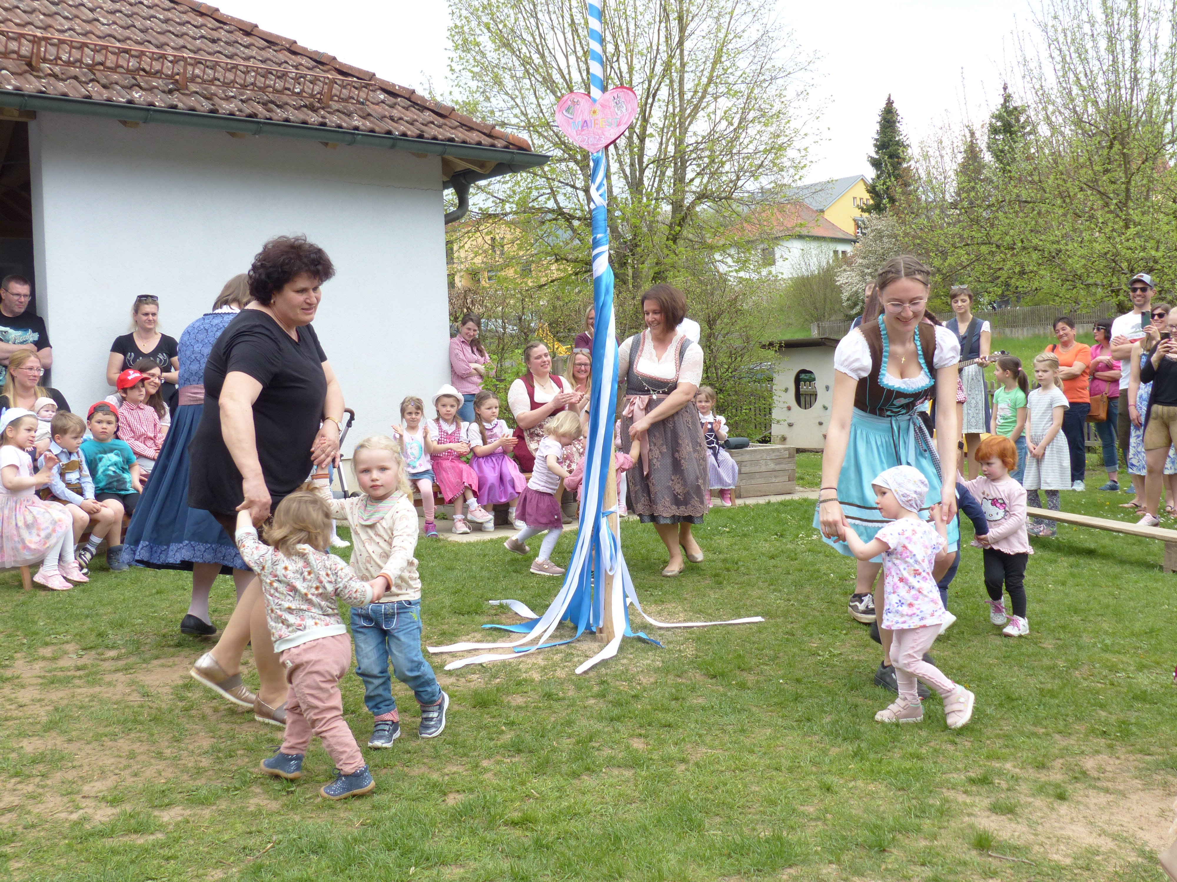 Maibaumfest der Kita Leuchtenberg