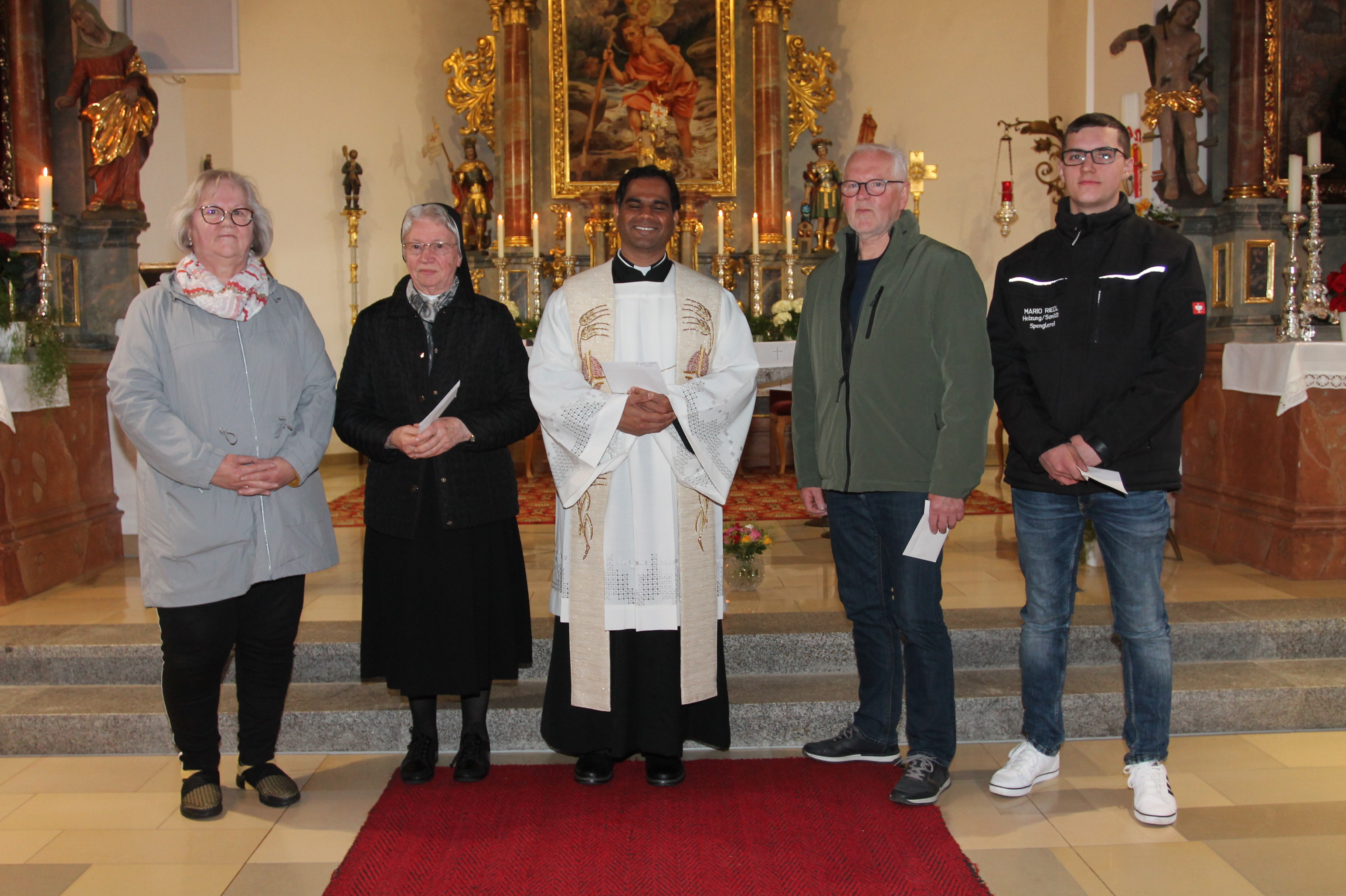 Spendenübergaben nach Maiandacht