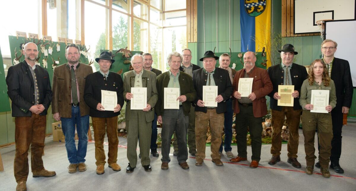 Vohenstraußer Jagdgruppe: Hegeschau mit Wolf-Diskussionen