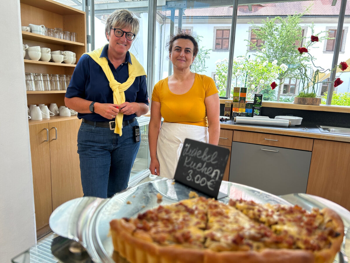 20230627 Lesecafe in der Regionalbibliothekl mit neuer Paechterin Foto Martin Stangl