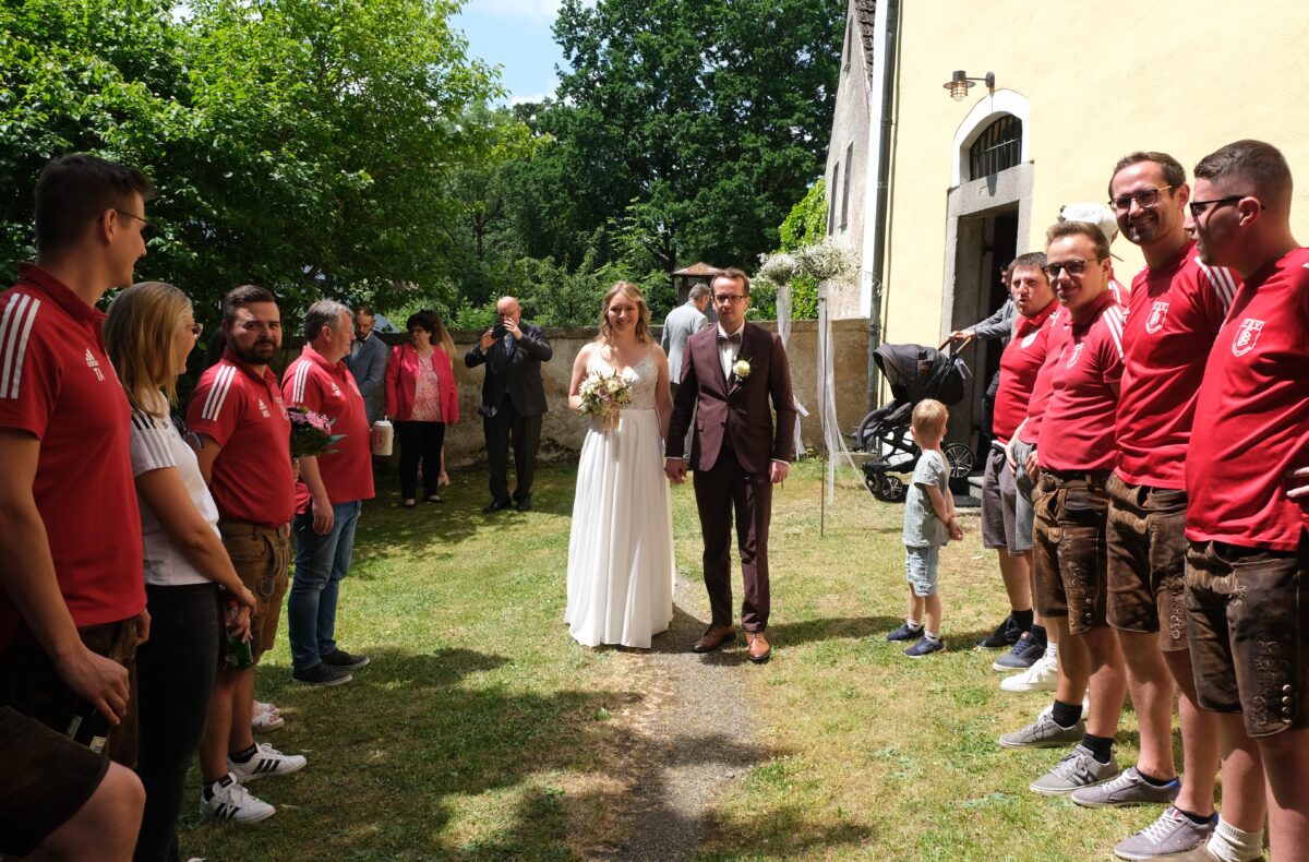 Torfrau und „Schiri“ geben sich das Ja-Wort