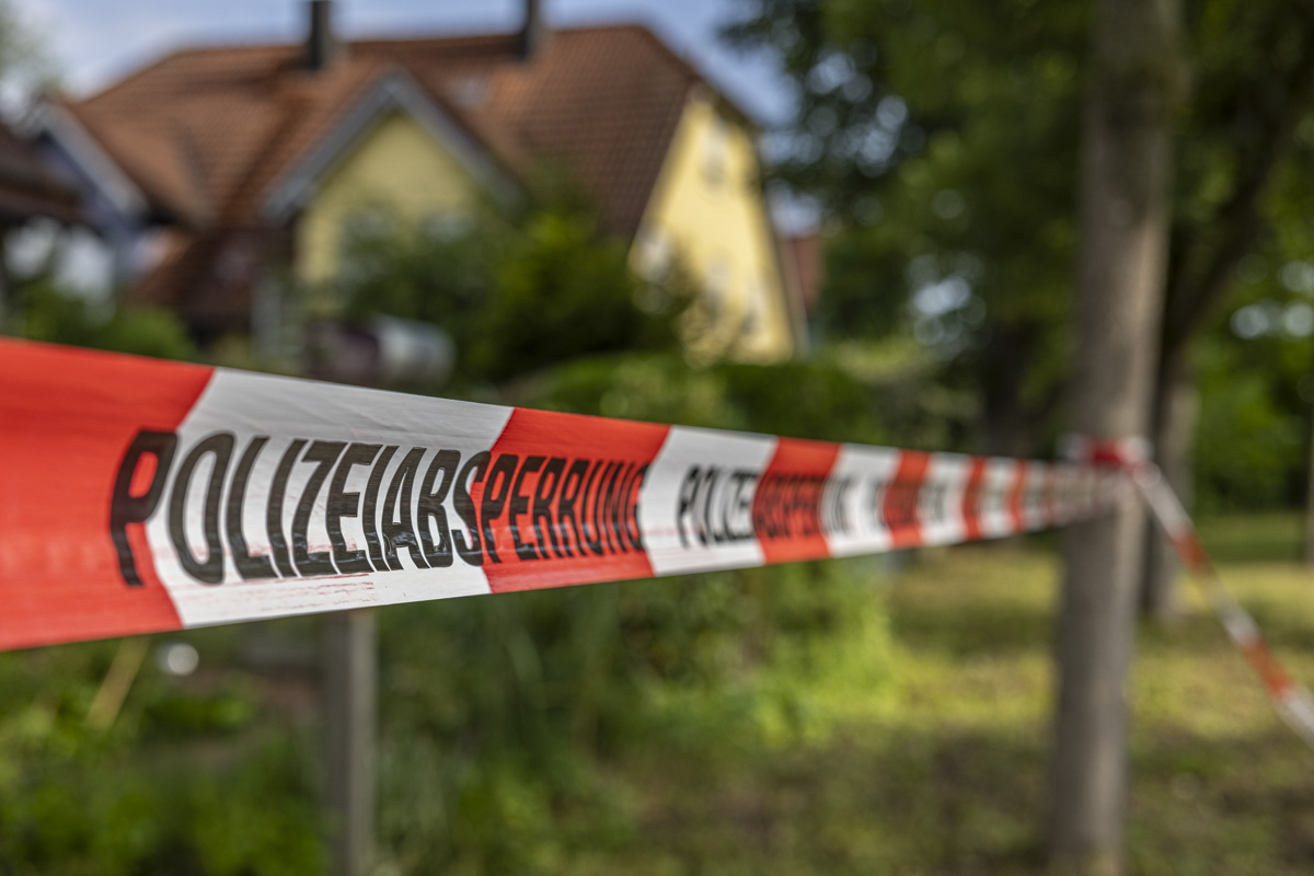 Polizeiabsperrung Absperrung Absperrband Polizeieinsatz Einsatz