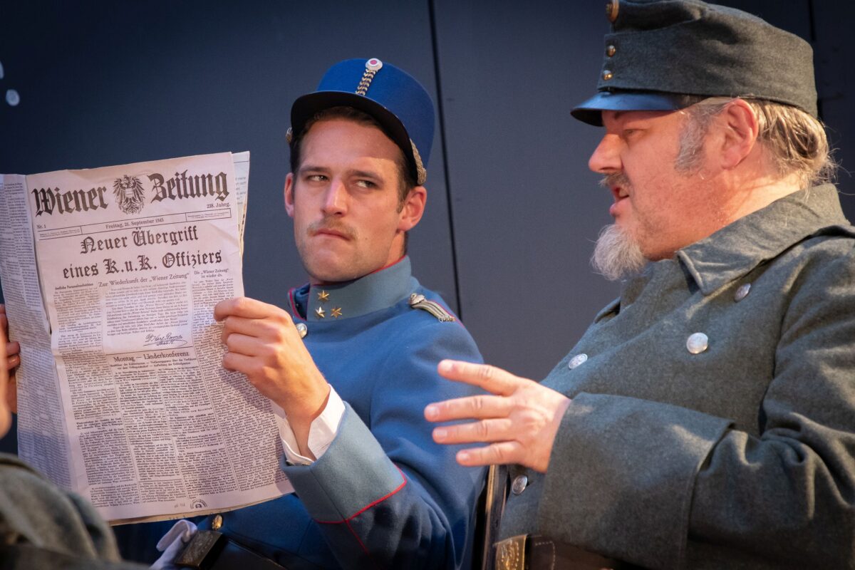 Premiere beim Landestheater: Der Soldat Schwejk hält Einzug auf Burg Leuchtenberg