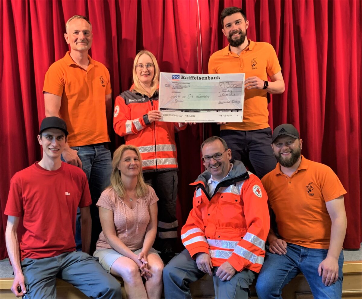 Theaterverein spendet an "Helfer vor Ort"