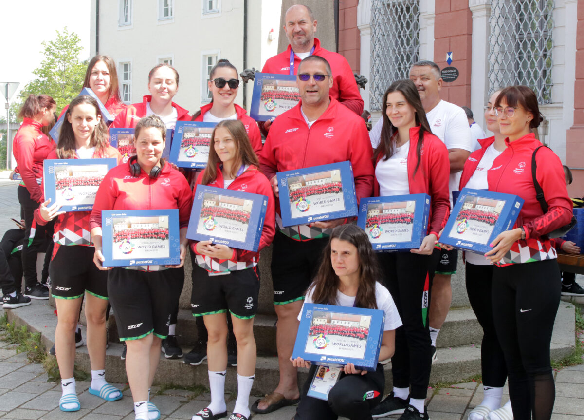 puzzleYOU verteilt 115 Puzzles an Special Olympics Athleten