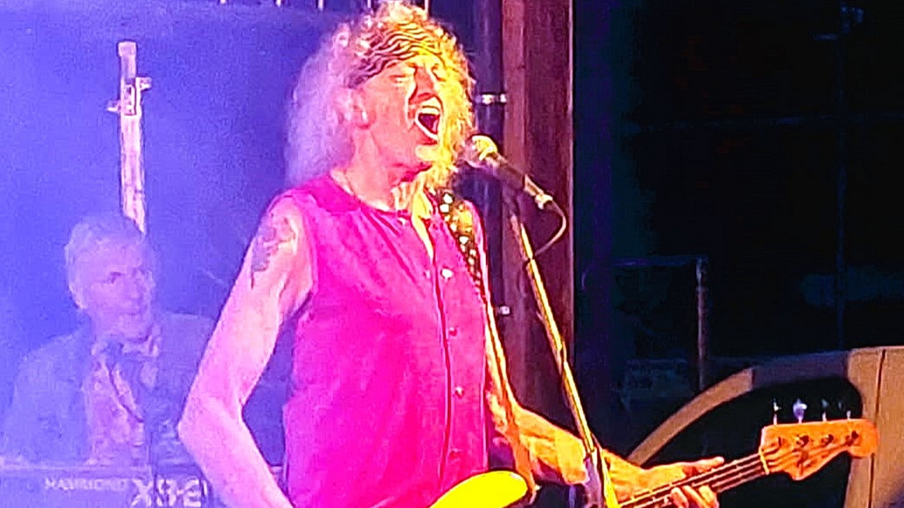 Umgebung des Fußballplatzes wird zu „Down on the Corner“ 