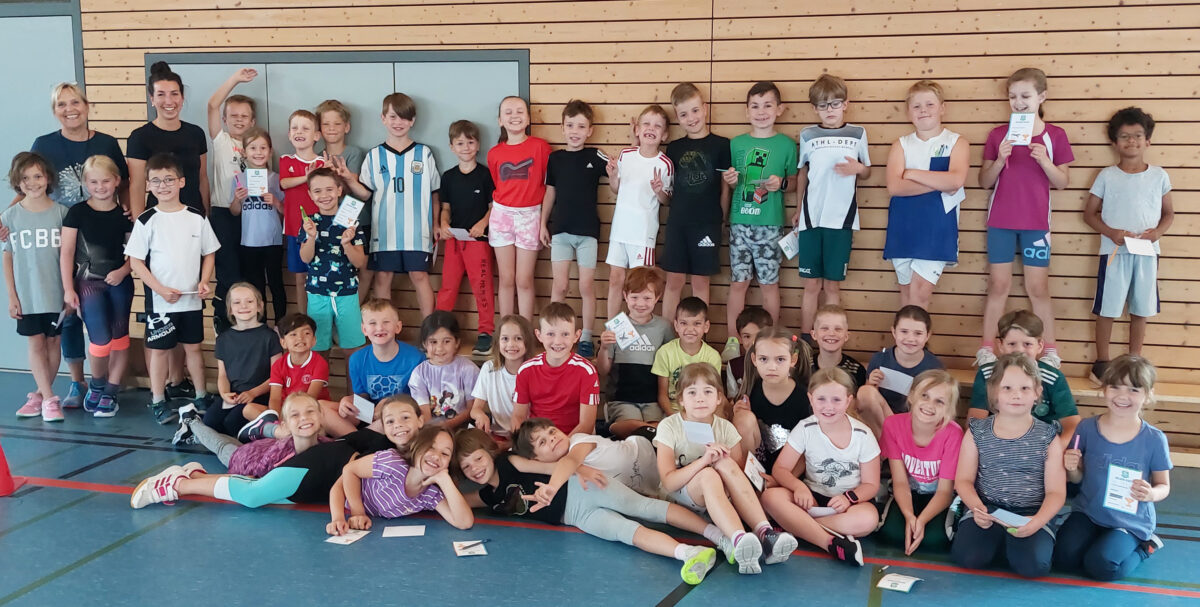 Ball-Helden kicken für Kinder in Not