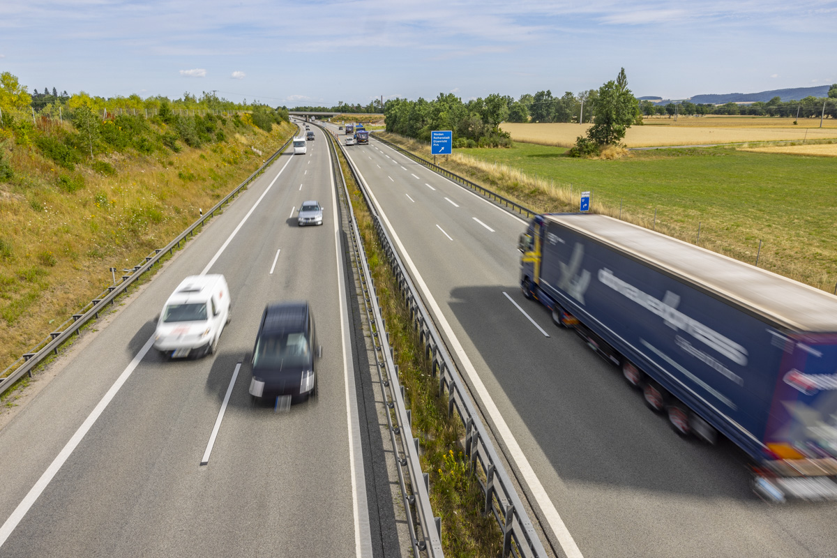 Während Fahrer auf A6-Parkplatz schlief: Sattelzug ausgeraubt