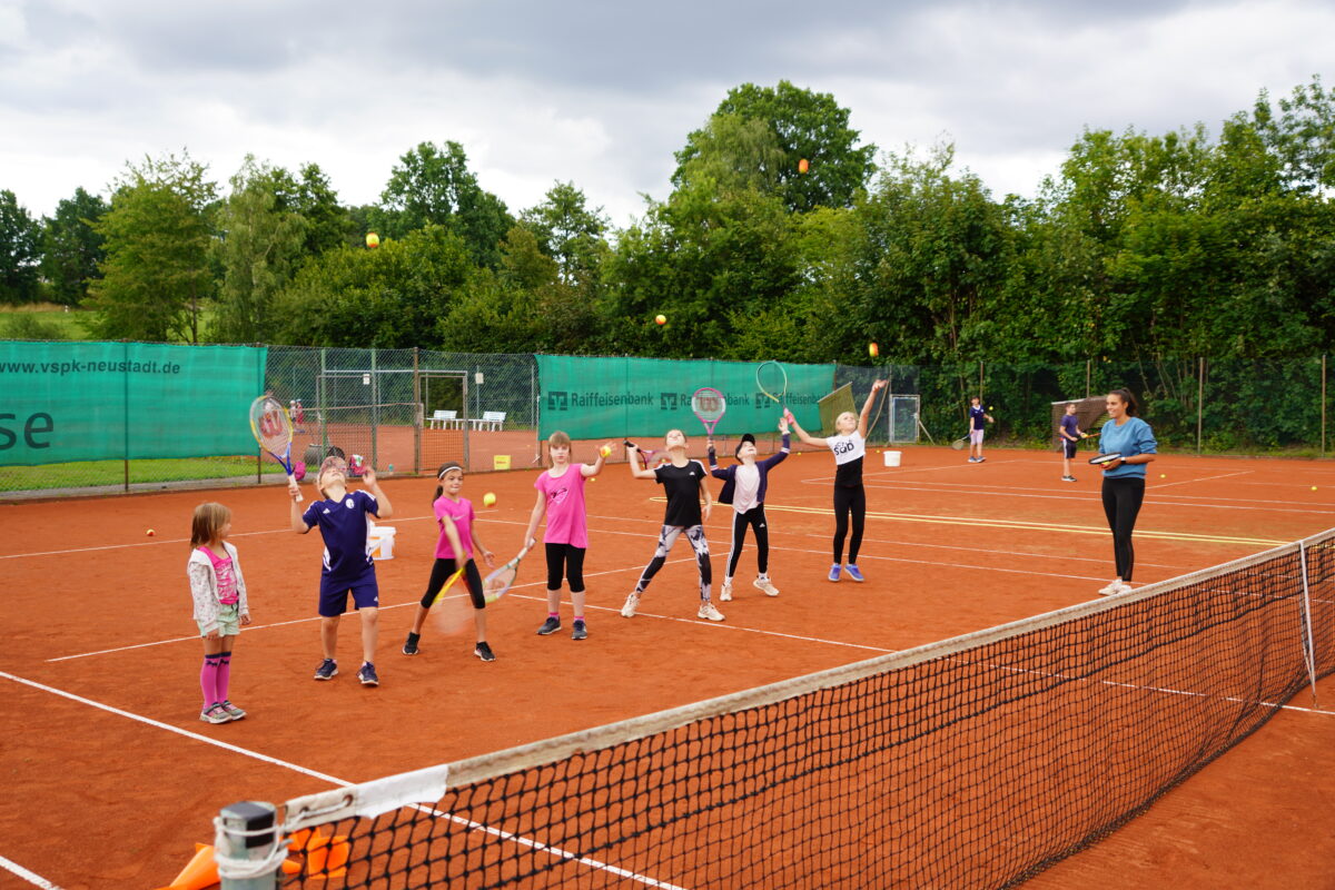 Das Wetter war gnädig: Tennisspaß bei Regenpause