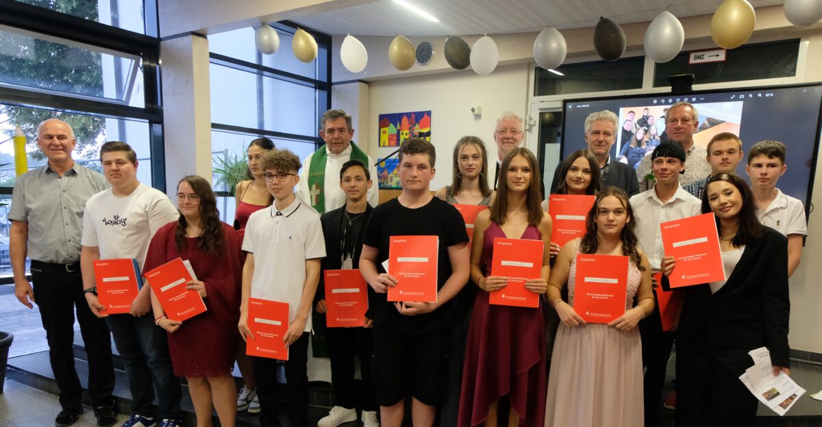 Letzte Entlassfeier in der Grund- und Mittelschule Floß