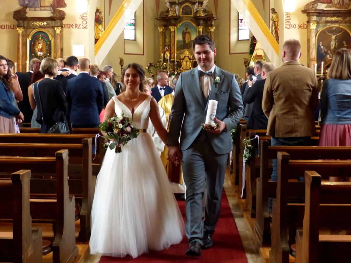 Die Jugendliebe geheiratet: Johannes und Ann-Katrin vor dem Traualtar