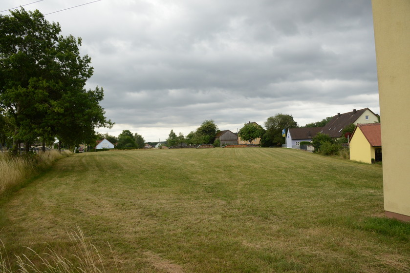 Wohnhaus im Bungalowstil mit Nebengebäude als Katzenpension geplant