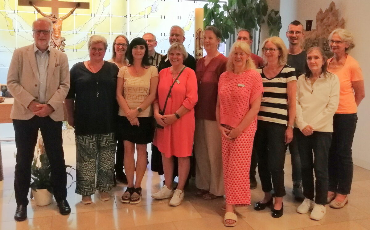 Evangelische Klinikseelsorge führt zehn Ehrenamtliche in ihren Dienst ein