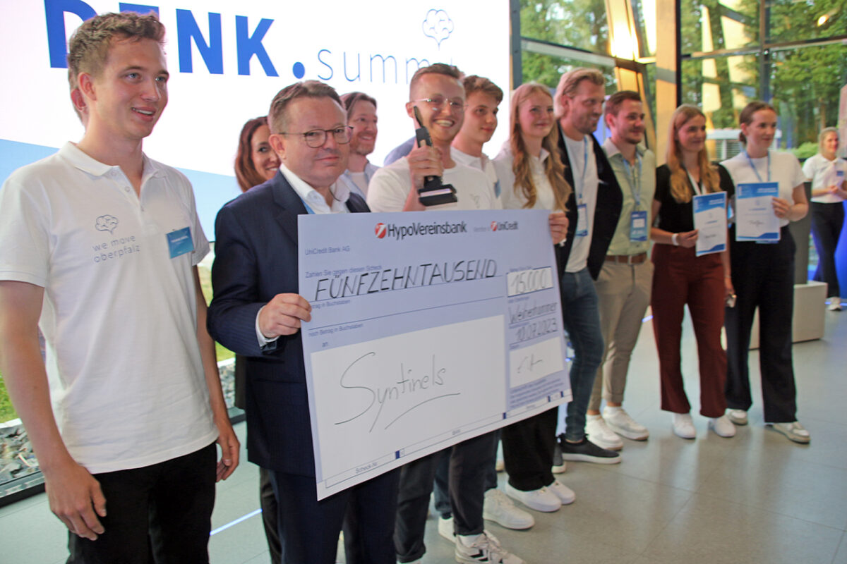 DENK.summit als Denk-Welt reloaded: Junior-Engels und LUCE-Stiftung bringen Gründerzug auf die Schiene