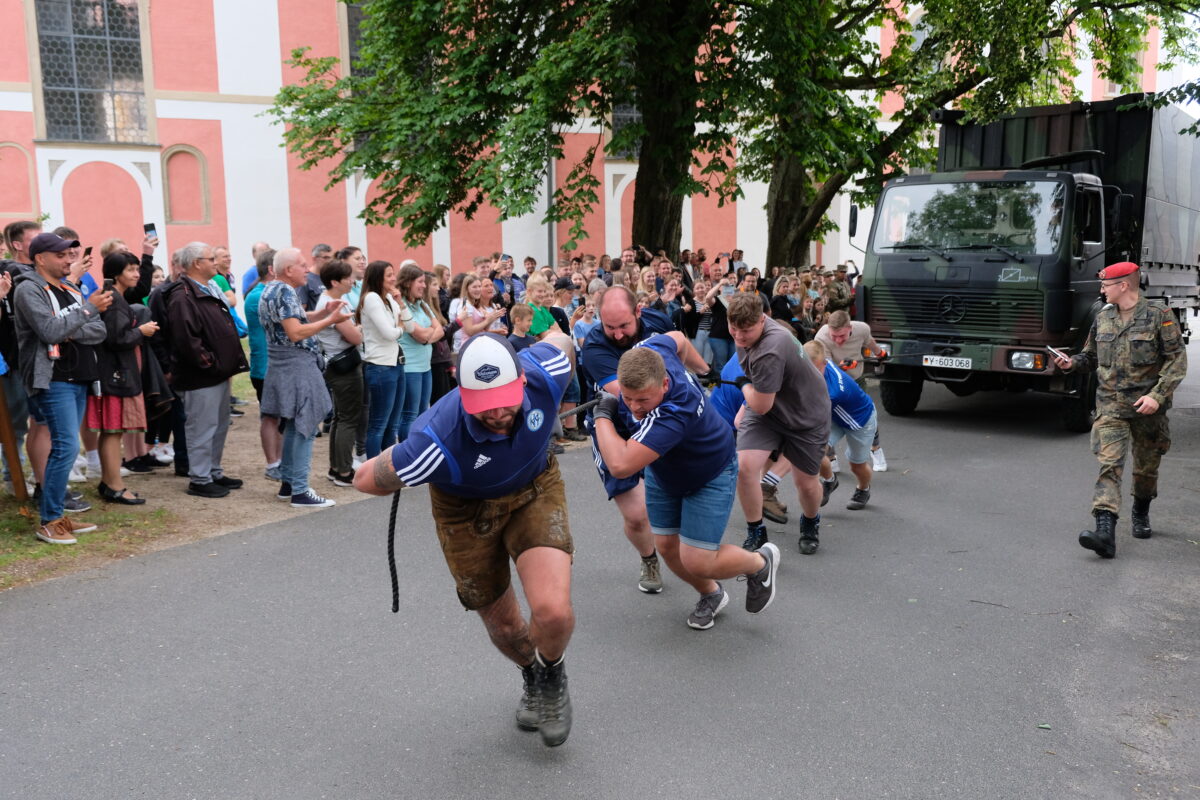 Speinsharter Bürgerfestauftakt mit einem spektakulären Seilziehen