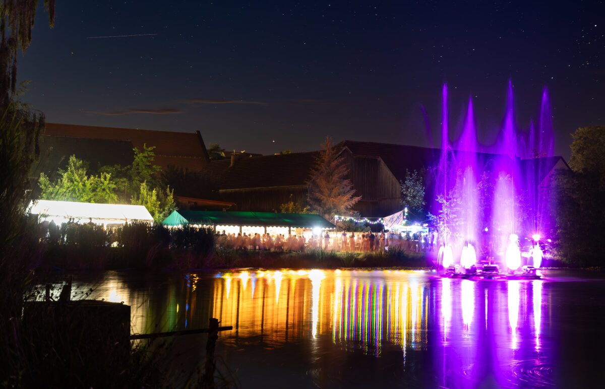Wasserspiele-Attraktion beim Sommernachtsfest der Letzauer Feuerwehr