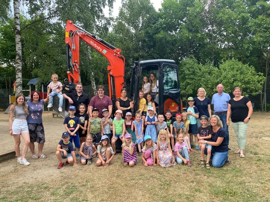 Den Weg in die Schule freigeschaufelt: Kindergartenkinder feiern Abschiedsfest