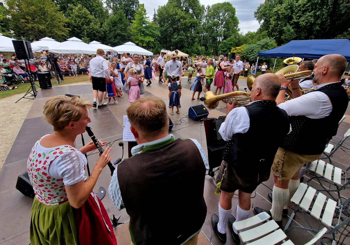 Zünftige Volksmusik-Serenade mit tschechischen Gästen