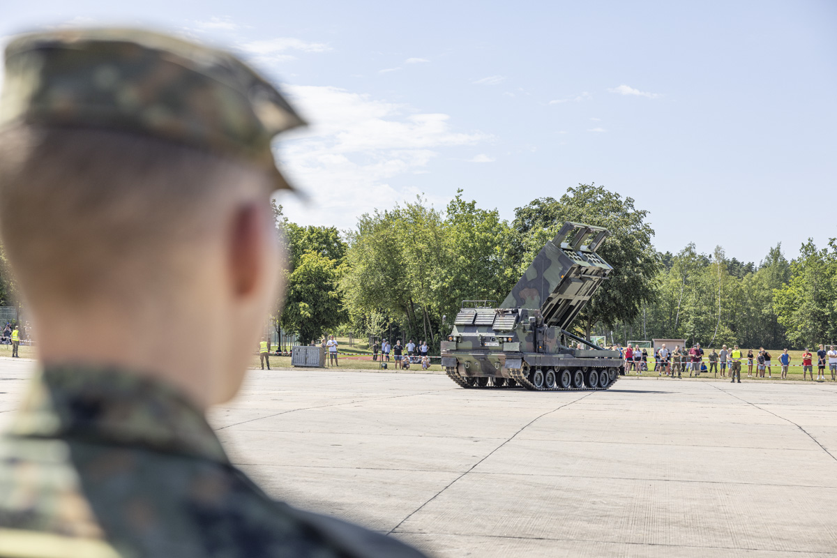 CSU-Abgeordnete: "Die Bundeswehrreform geht nicht weit genug"