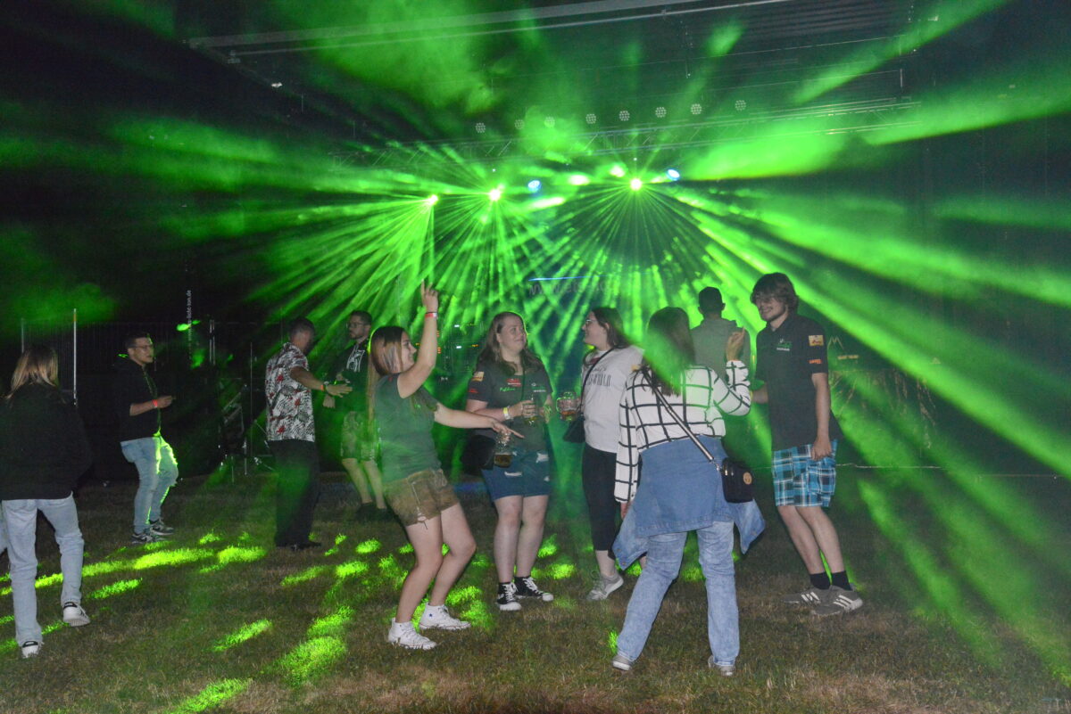 Spürhunde, Wasserspaß und Partystimmung beim Waidhauser Seefest