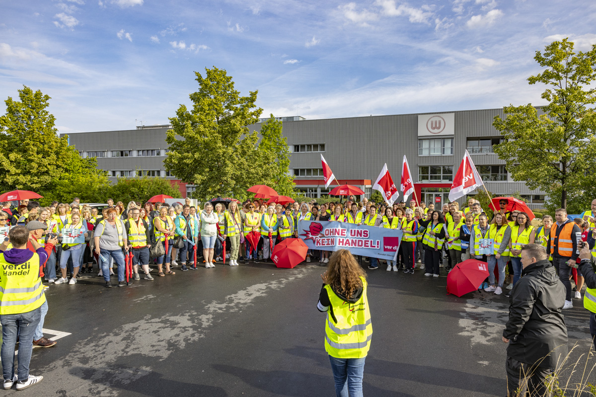 Über 200 Mitarbeiter von Witt Weiden haben heute Morgen ihre Arbeit niedergelegt