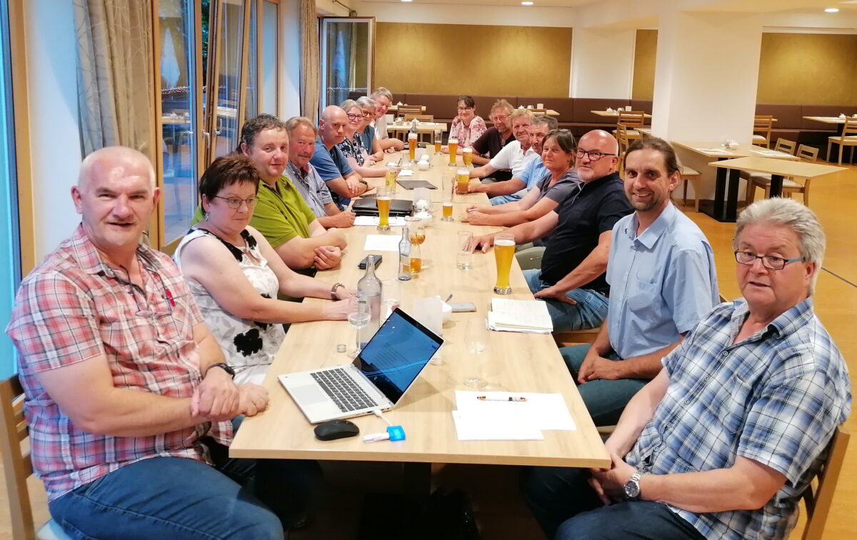 Freie Wähler, SPD und Grüne fordern öffentliche Diskussion über neue Realschule