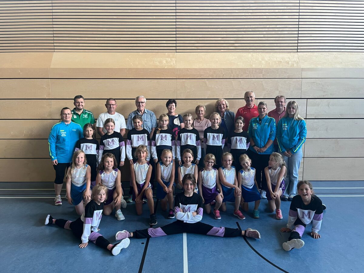 Tanzgruppe der DJK Neuhaus mit neuem Look