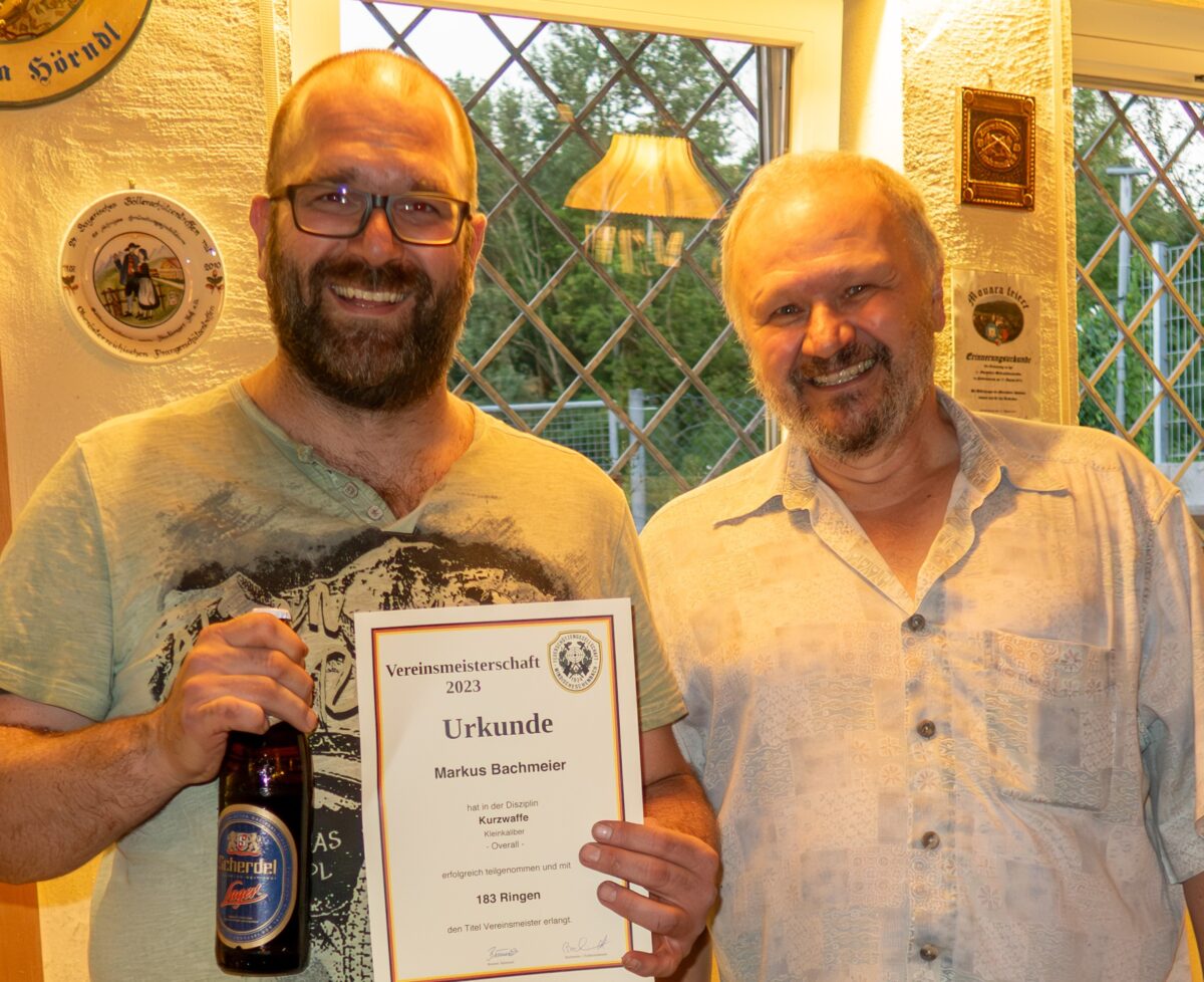 Treffsicherer Schützenmeister: Thomas Bachmeier holt zwei Titel mit fremden Waffen