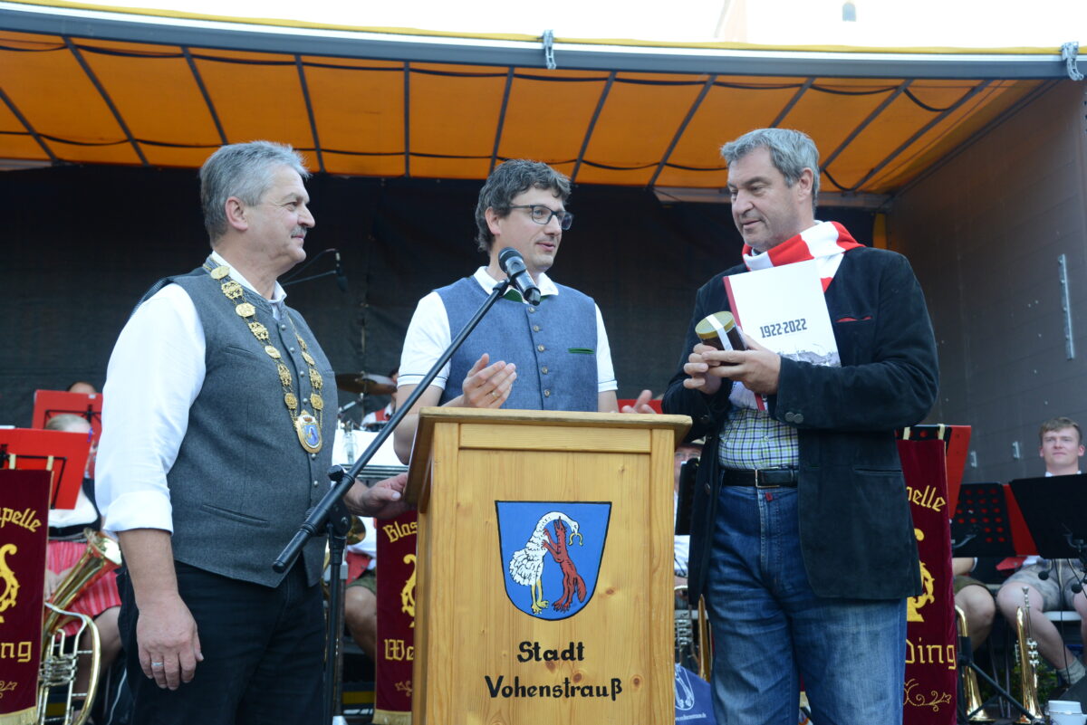 Selfie mit Söder: Ministerpräsident beim Altstadtfest in Vohenstrauß