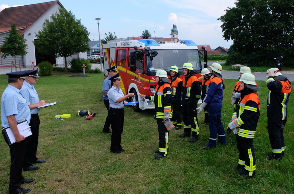 Damenteam der Freiwilligen Feuerwehr Speinshart meistert Leistungsprüfung