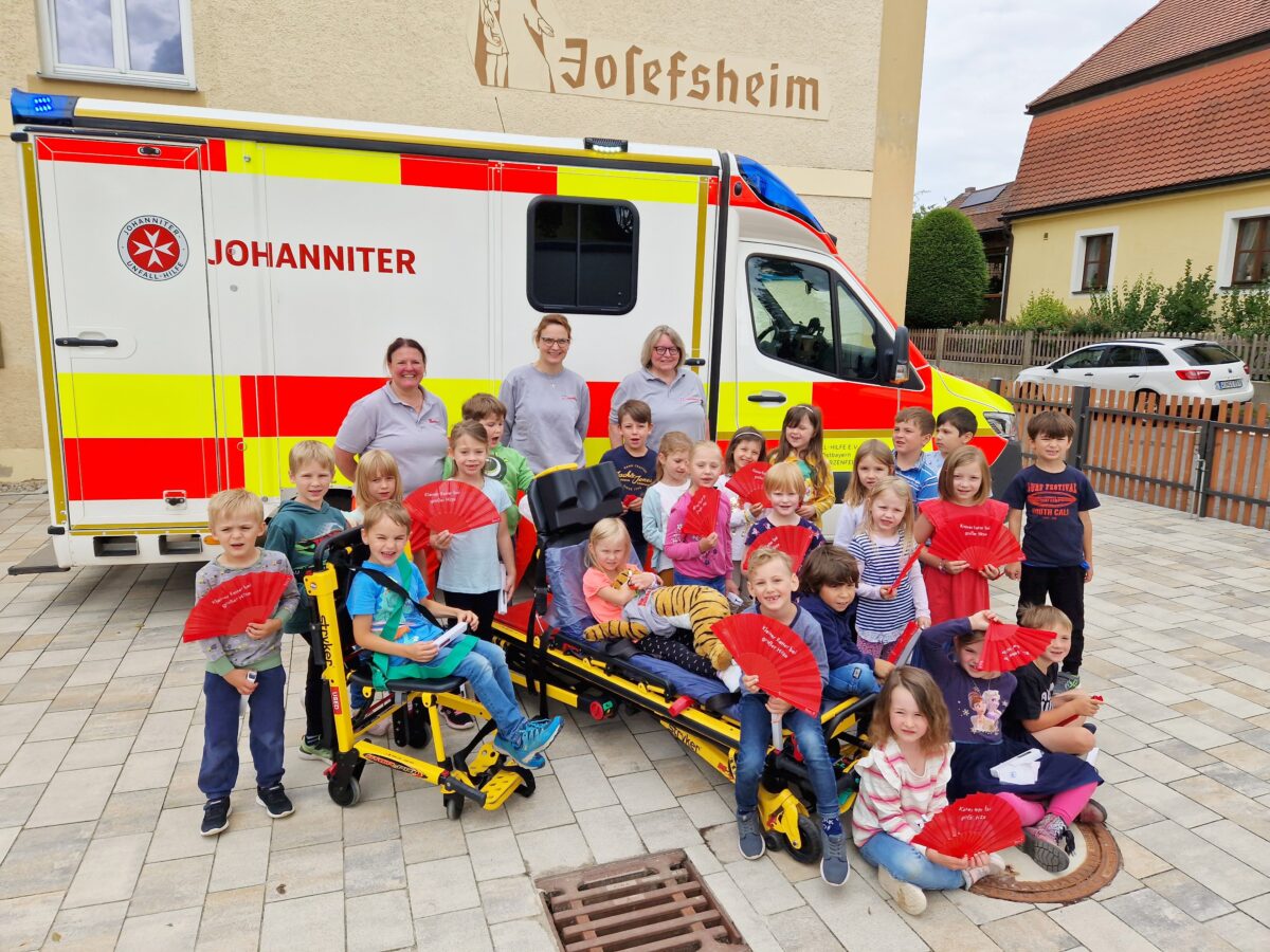 Der Rettungsdienst zu Besuch im Kinderhaus