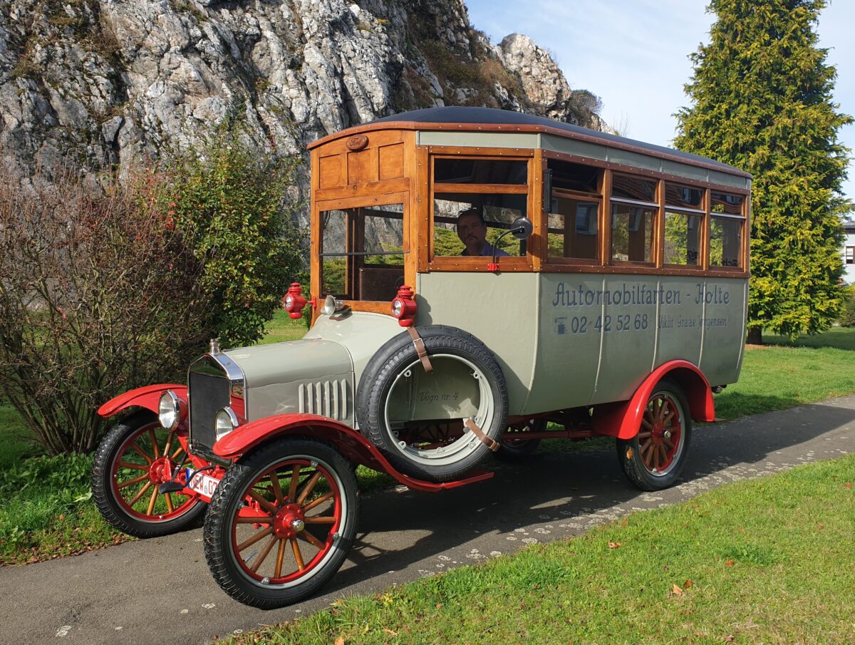 Omnibus-Dino: 100 Jahre alt und noch immer fahrbereit