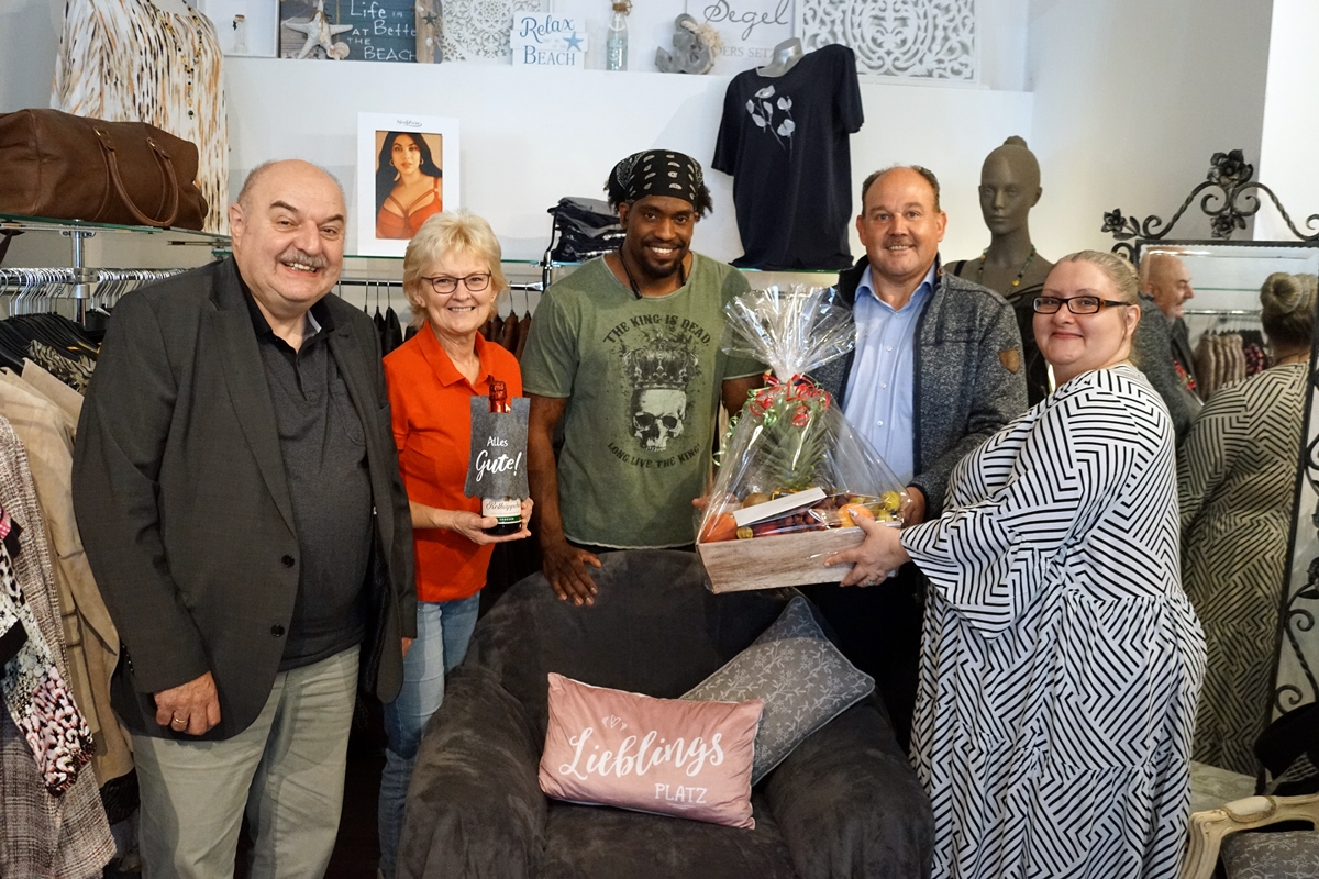 Neues Modegeschäft für Übergrößen feiert Eröffnung