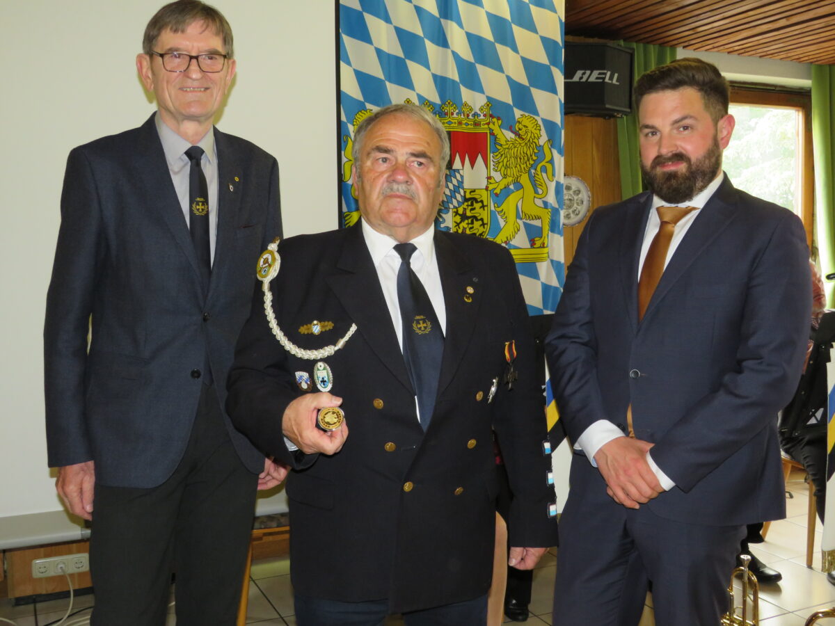 "Gesellschaftliche Würdigung des Soldatenwesens" – Ehrung für Engelbert Eckart