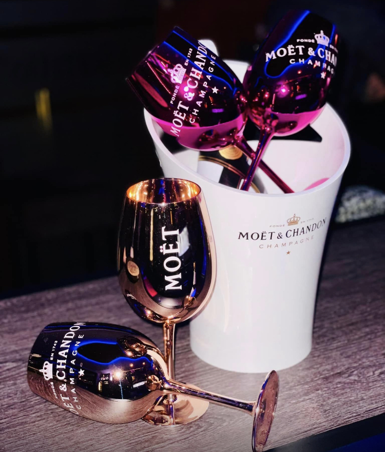 Tödlicher Champagner: Staatsanwalt erhebt Anklage gegen Niederländer (45)